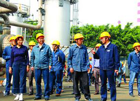 集團(tuán)公司總經(jīng)理寧忠培率隊來公司開展節(jié)前安全檢查