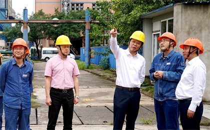 瀘州市委常委副市長劉春率隊來我公司進(jìn)行節(jié)前綜合大檢查