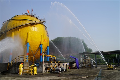 瀘天化與地方政府聯(lián)合舉行液氨泄漏應急救援實戰(zhàn)演練