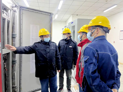 瀘天化股份公司領(lǐng)導(dǎo)趙永清、陳占清深入一線檢查指導(dǎo)大修工作