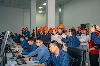 瀘天化派駐村基層干部鄉(xiāng)村振興研學(xué)班走進(jìn)企業(yè)現(xiàn)場(chǎng)