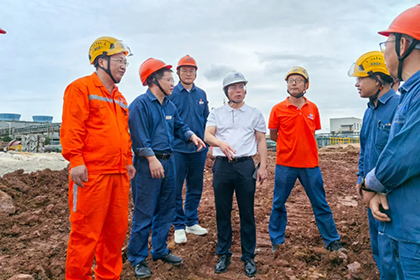 市紀(jì)委監(jiān)委駐市國(guó)資委紀(jì)檢監(jiān)察組組長(zhǎng)丁飛到公司新項(xiàng)目建設(shè)現(xiàn)場(chǎng)調(diào)研指導(dǎo)工作